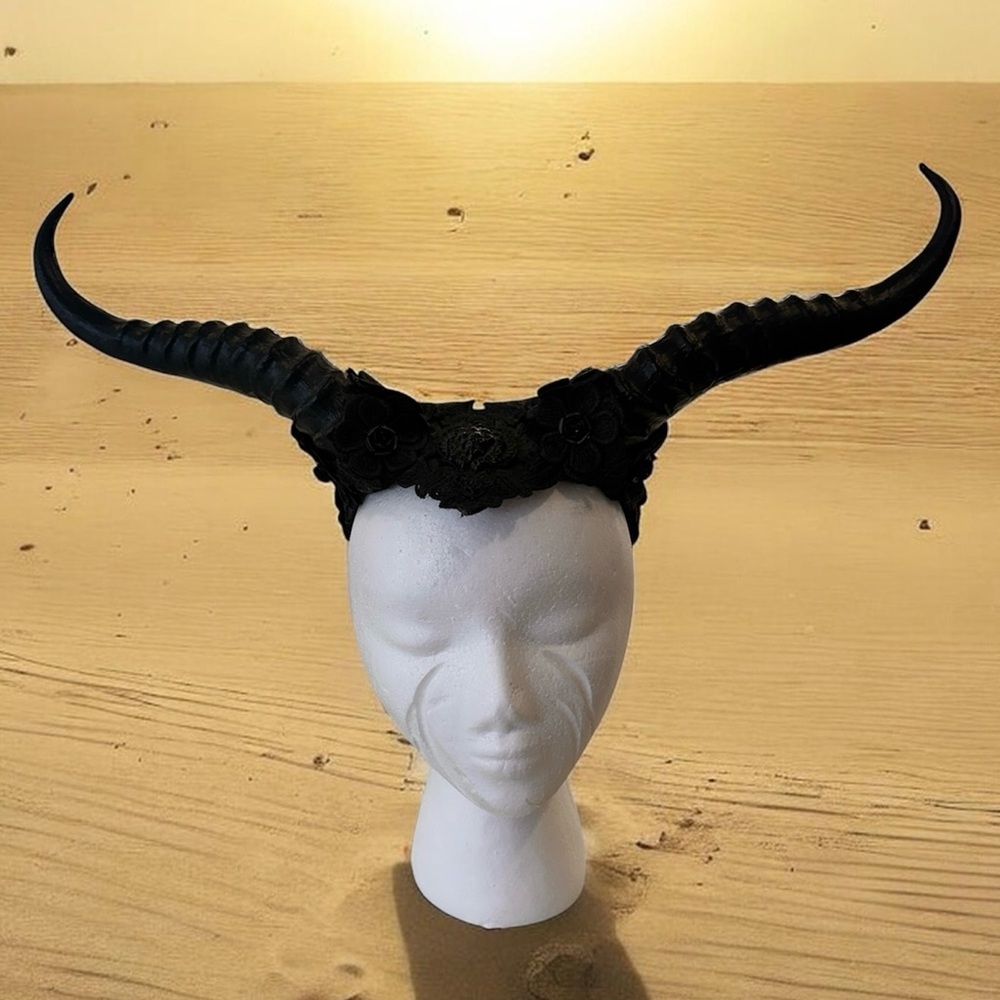 Black Gothic long horns with lace detail - Women Accessories - Picture 7 of 7